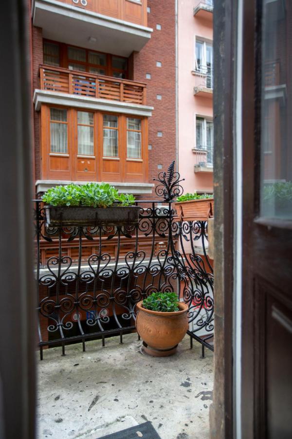 Spacious & Cozy Downtown Apartment With Balcony Budapest Exterior foto