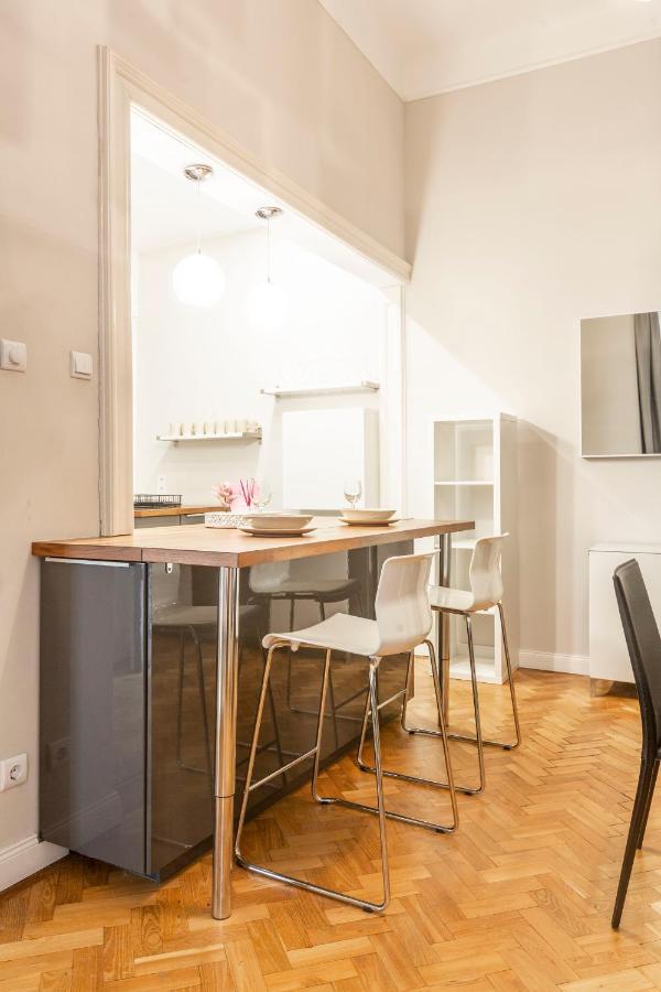 Spacious & Cozy Downtown Apartment With Balcony Budapest Exterior foto